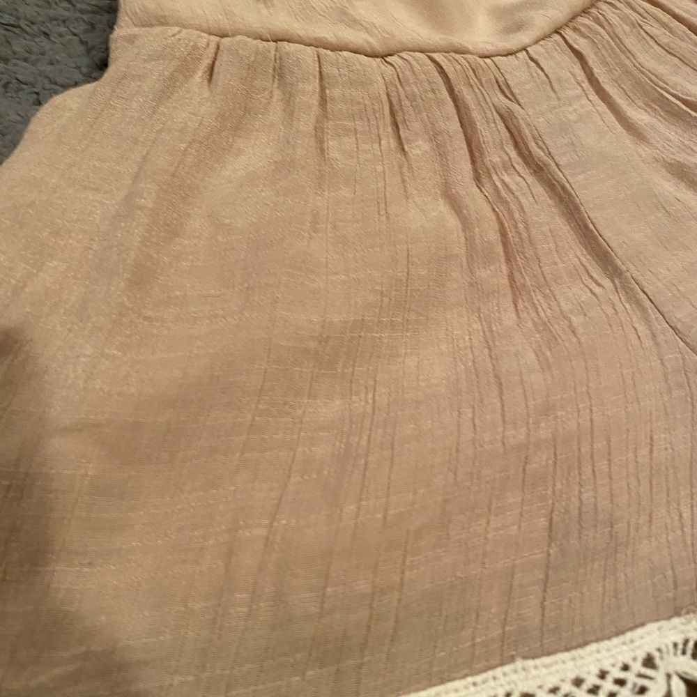 2Tee Couture Tan Lace Shorts Size Small - Picture 7 of 9